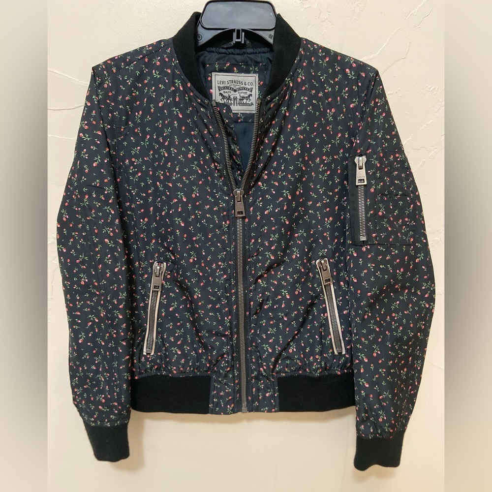 Levi Strauss & Co.~Rose Print~Bomber Jacket~Zippered Pockets & Closure~Size M